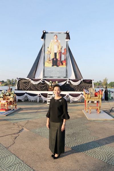 ร่วมพิธีทำบุญตักบาตรข้าวสาร อาหารแห้ง อุทิศถวายเป็นพระราชกุศลแด่พระบาทสมเด็จพระปรมินทรมหาภูมิพลอดุลยเดช ครบ 50 วัน